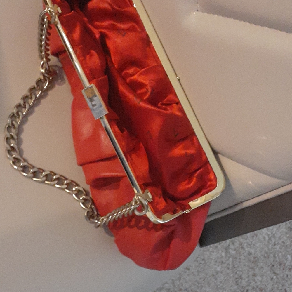 Clutch. - Picture 3 of 7